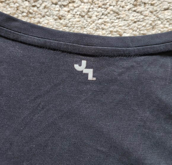 Long sleeve Twist Front Cropped Long Sleeve Gym Active Top - Picture 2 of 5